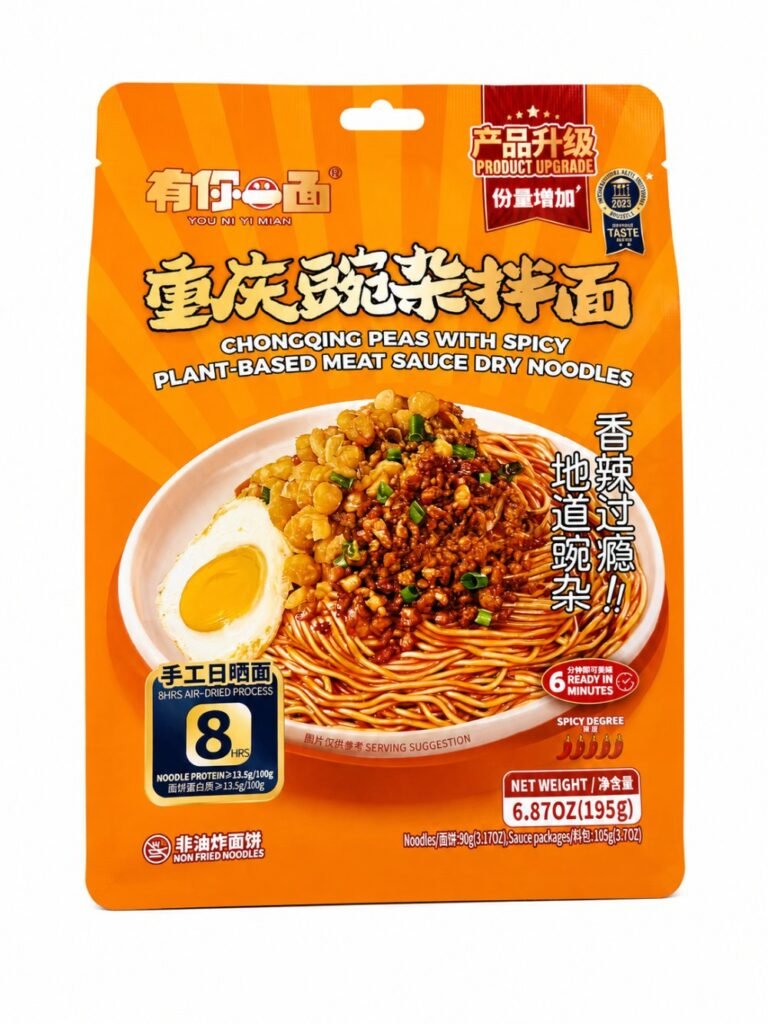 Makaron Chongqing z roślinnym mięsem w ostrym sosie